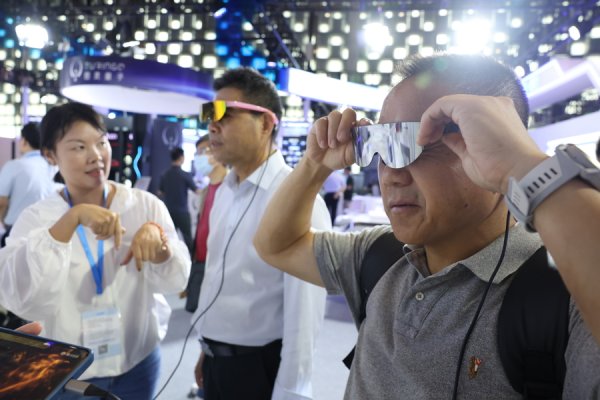 富灯网配资 会展区 | 全球首创+国际领先：上交会“张江专区”展现前沿科创成果